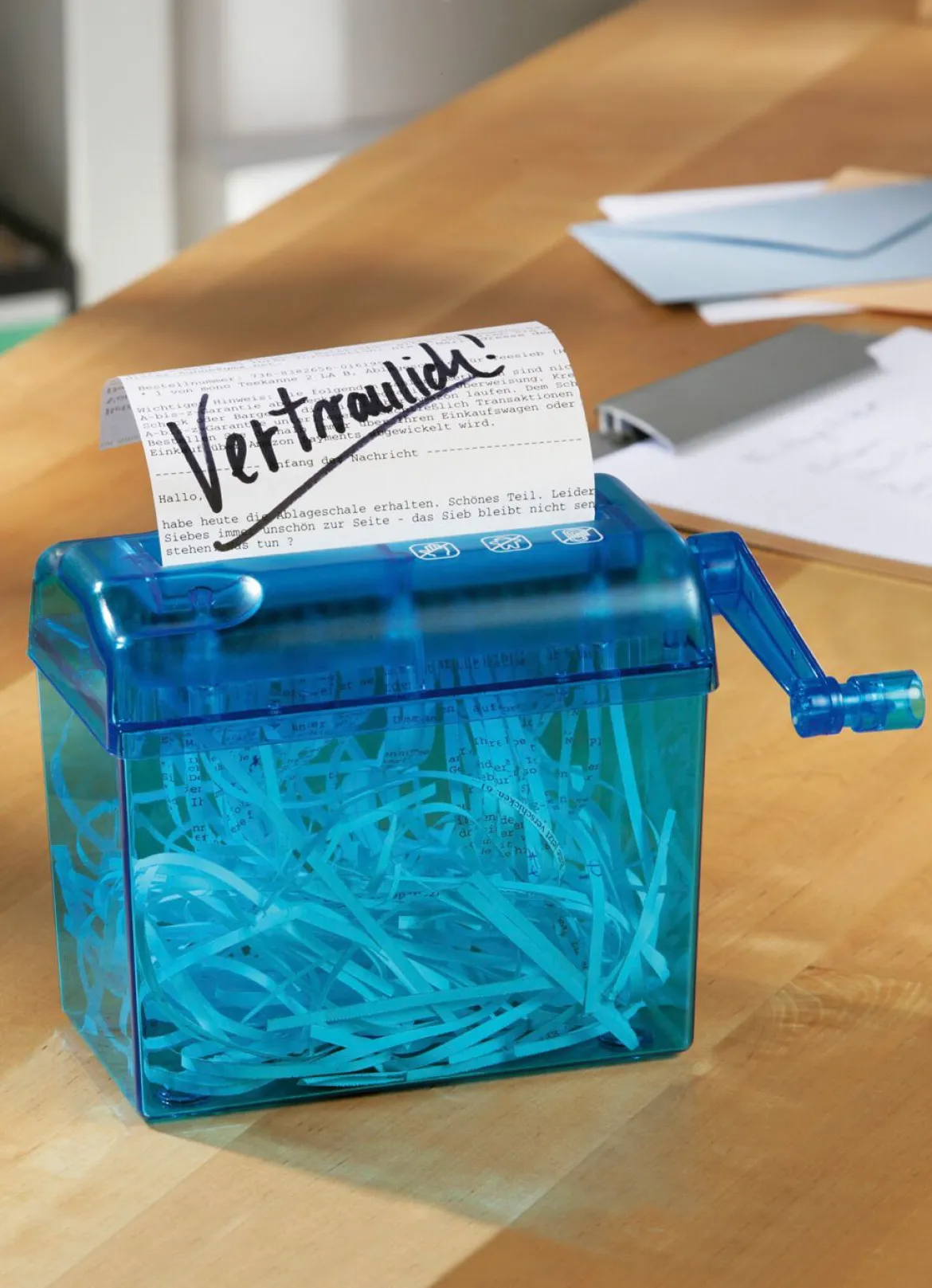Aktenvernichter Mini mit Handkurbel