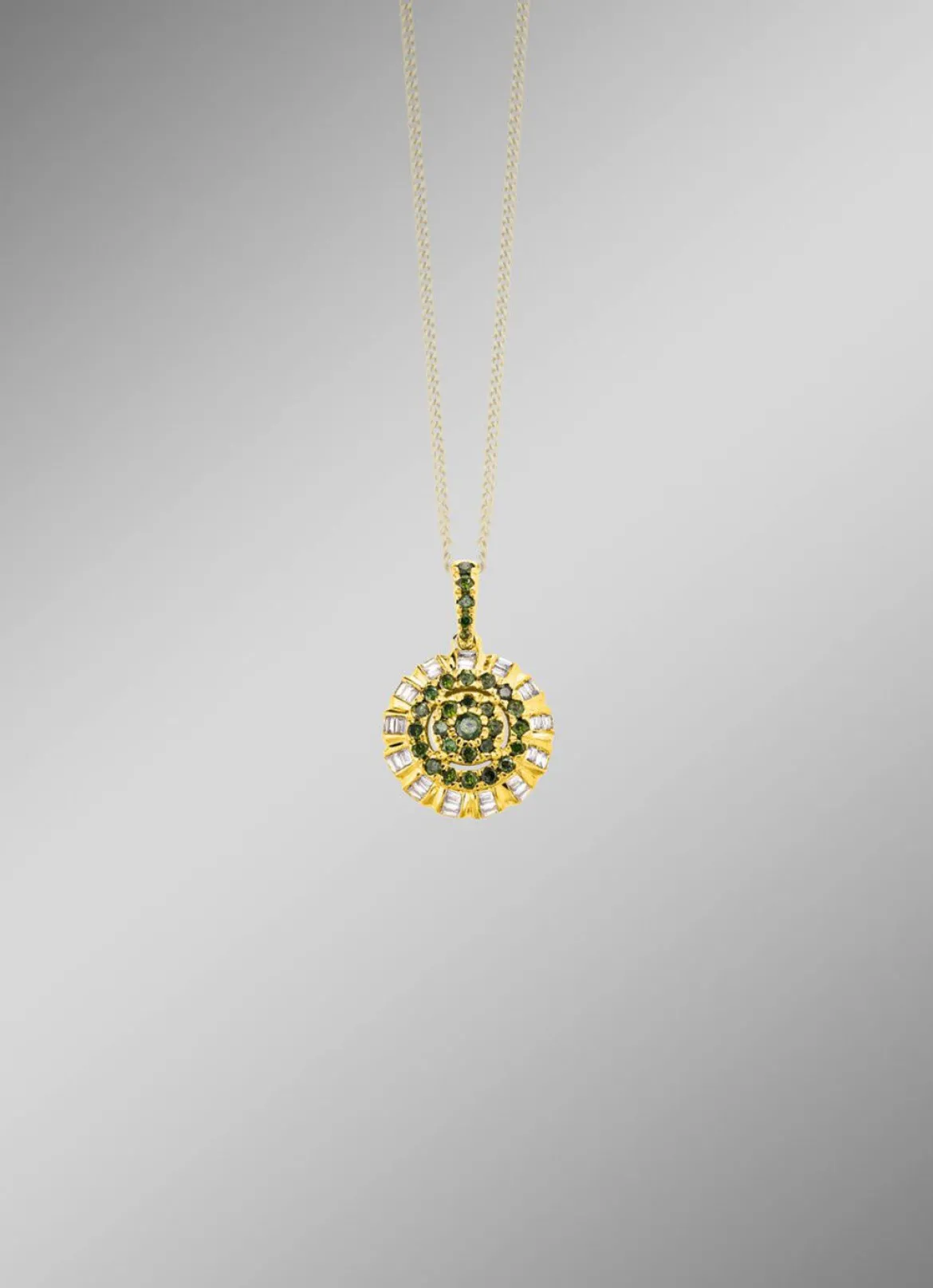 Anhänger mit Brillanten und Baguette-Diamanten