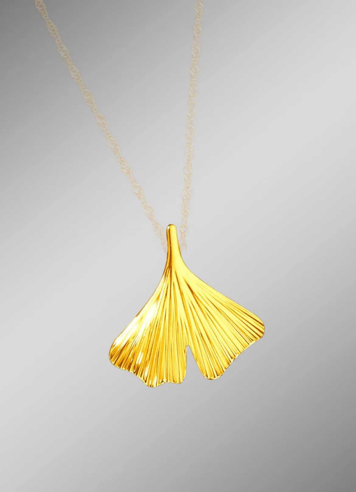 Anhänger mit Ginkgoblatt