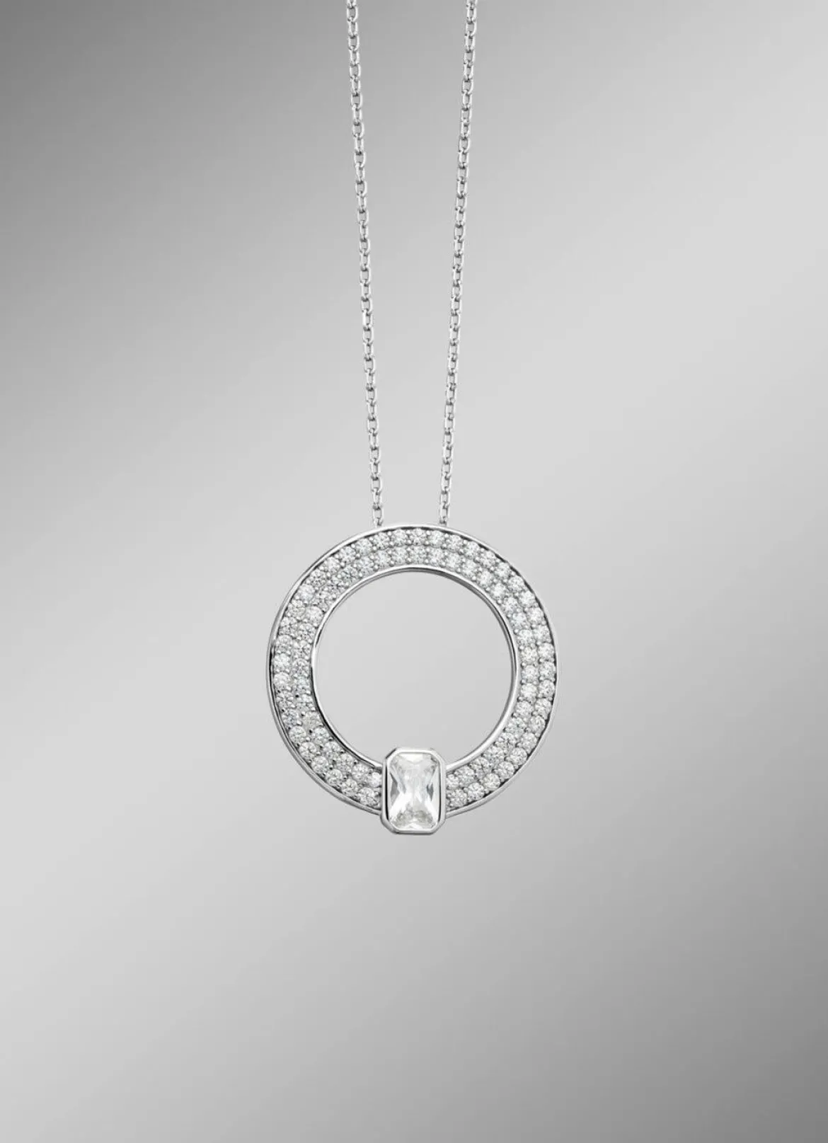 Anhänger mit Kette