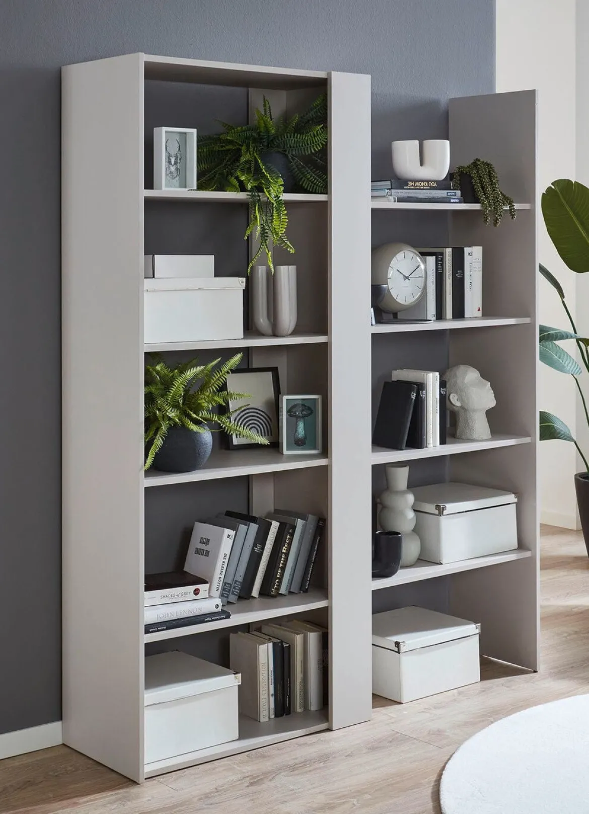 Ausziehbares Wandregal mit modernem Design