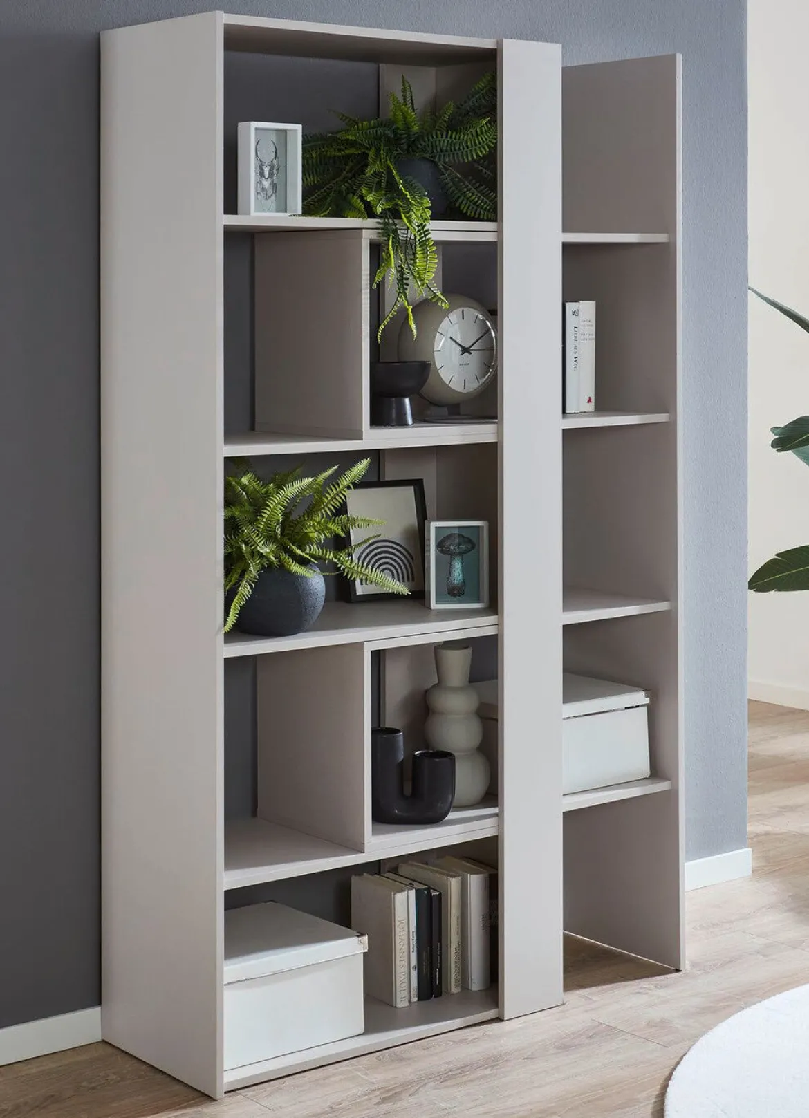 Ausziehbares Wandregal mit modernem Design