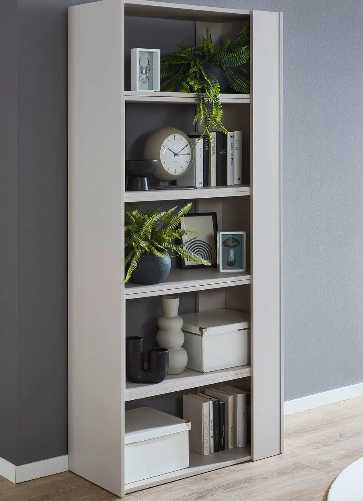 Ausziehbares Wandregal mit modernem Design