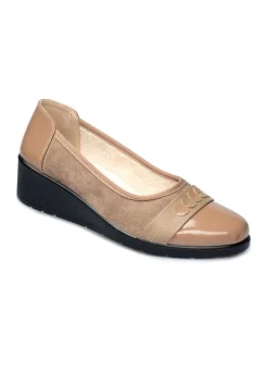 Ballerina in Lack und Veloursleder-Optik