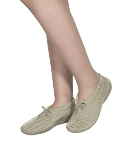 Ballerina mit elastischem Einschlupf und Schnürung