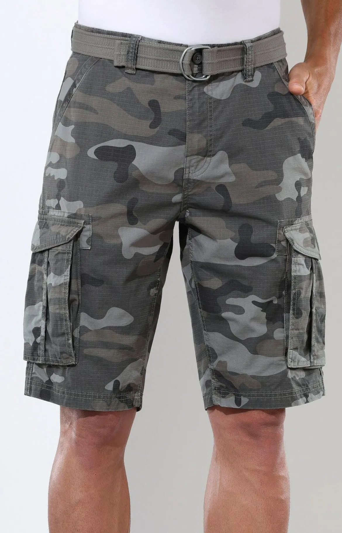 Bermudas mit Gürtel und Cargotaschen in 2 Farben