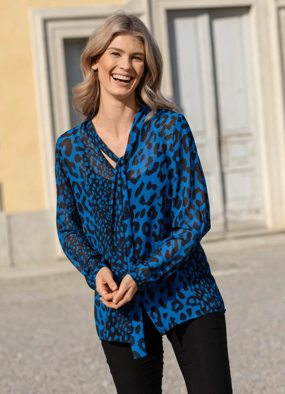 Bluse mit Schluppe zum Binden in 2 Farben