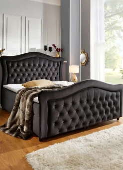 Boxspringbett mit gepolsterten Kopf- und Fußteil