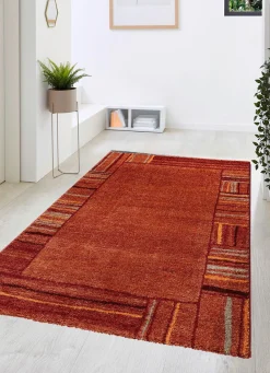 Brücken und Teppiche mit fein gearbeiteter Bordüre