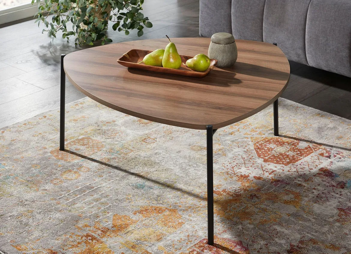 Couchtisch im Loft-Design mit Metallgestell