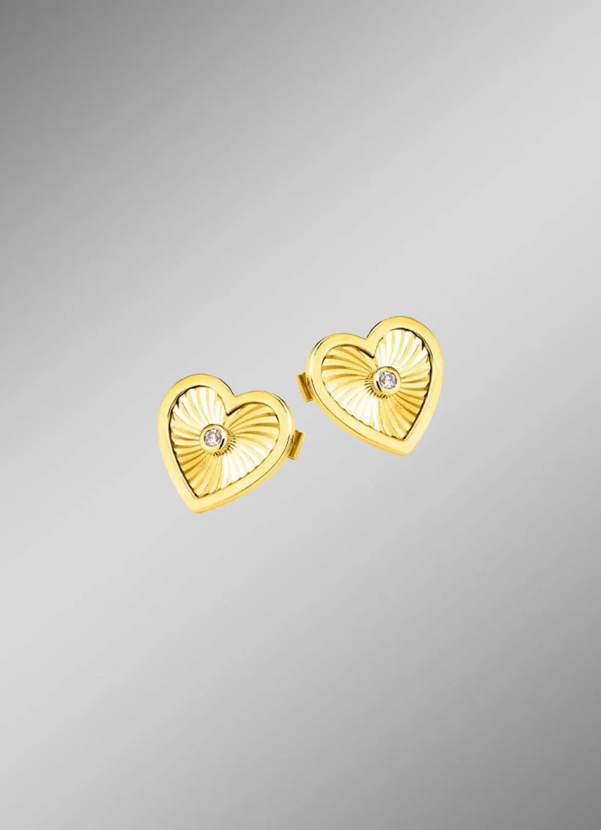 Diamantierte Herz-Ohrstecker