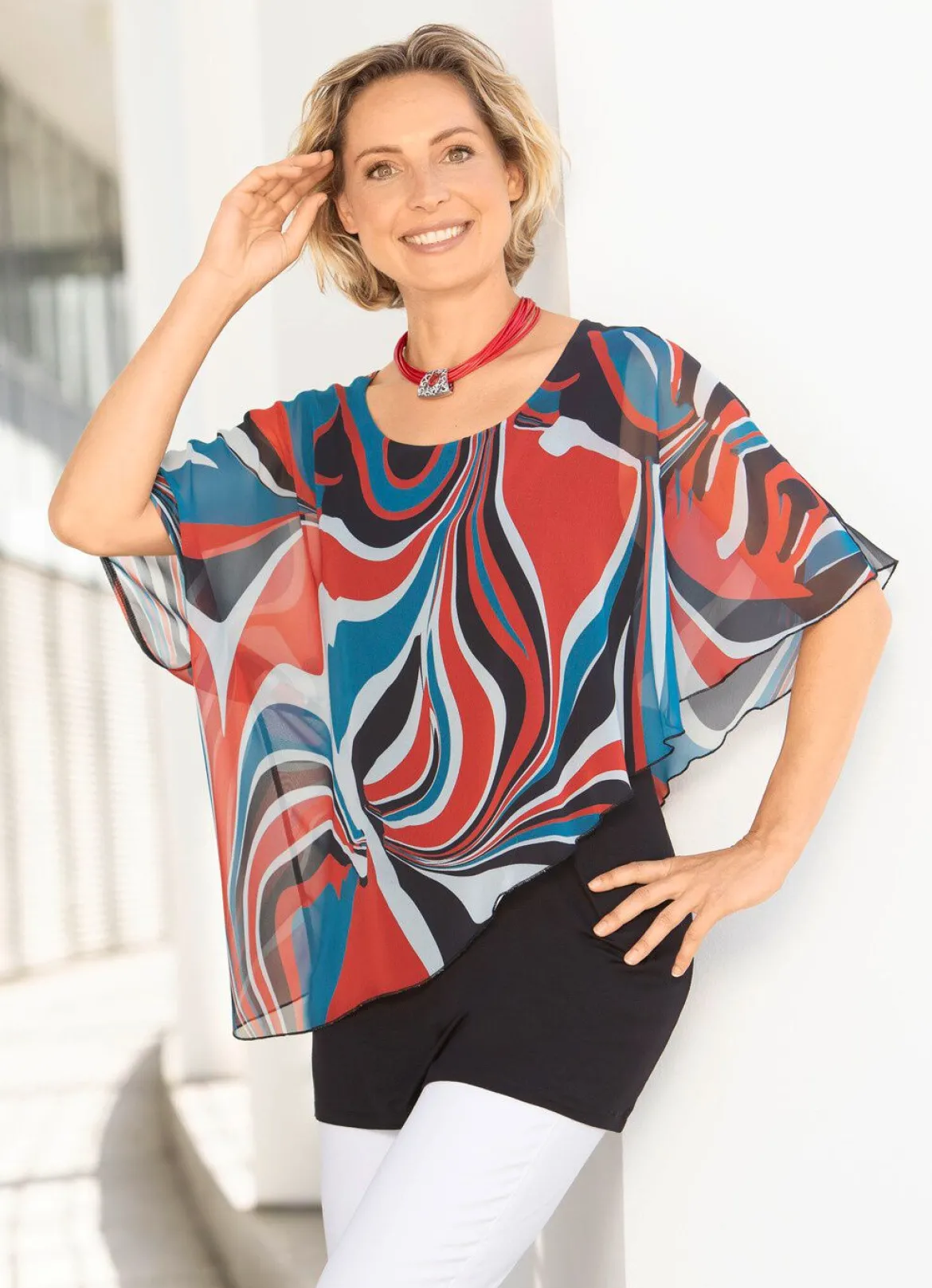 Doppellagiges, ponchoförmiges Longshirt