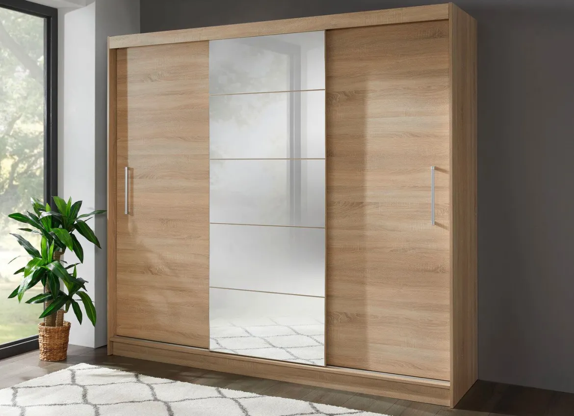 Durchdachter Schwebetürenschrank mit Spiegelfront