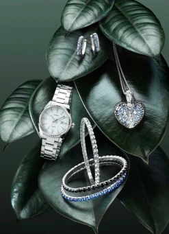 Elastisches Armband aus Edelstahl mit schwarzen Kristallen