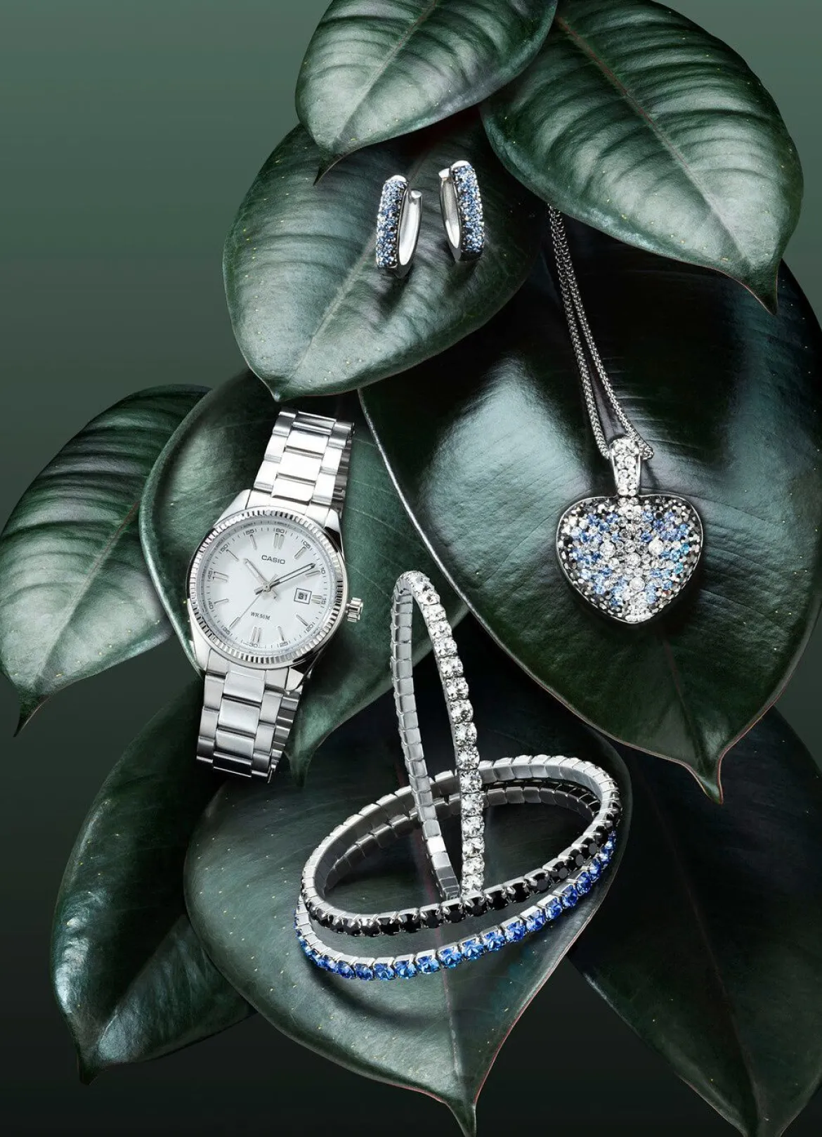 Elastisches Armband aus Edelstahl mit blauen Kristallen