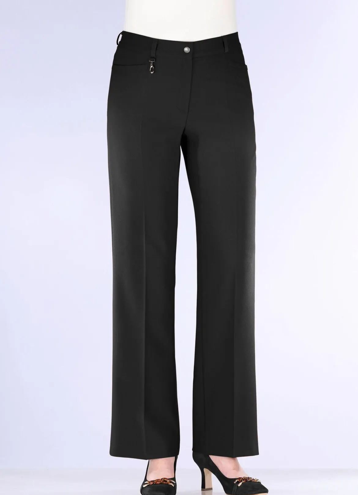 Elegante Hose mit apartem Zieranhänger