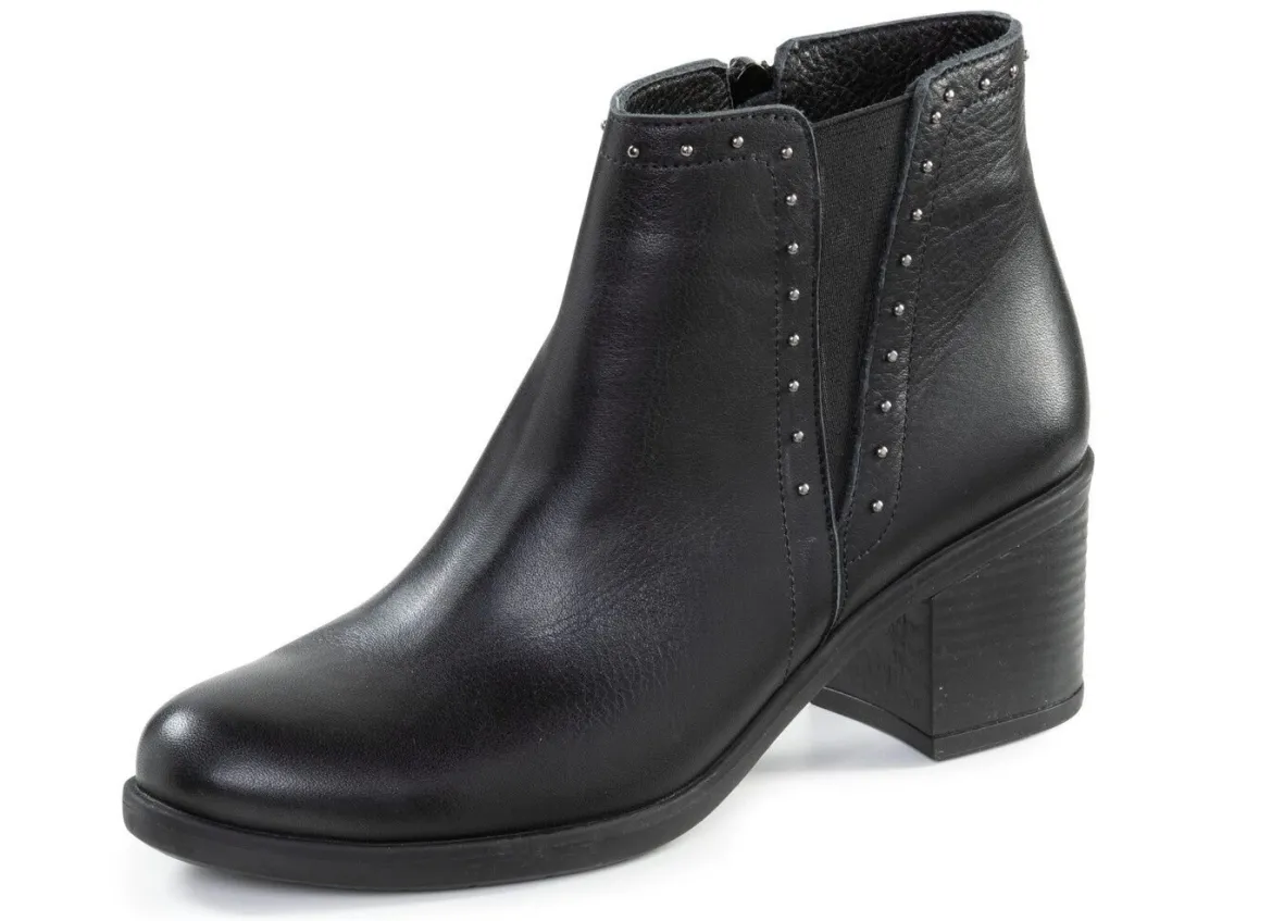 ELENA EDEN Stiefelette mit angesagten Ziernieten