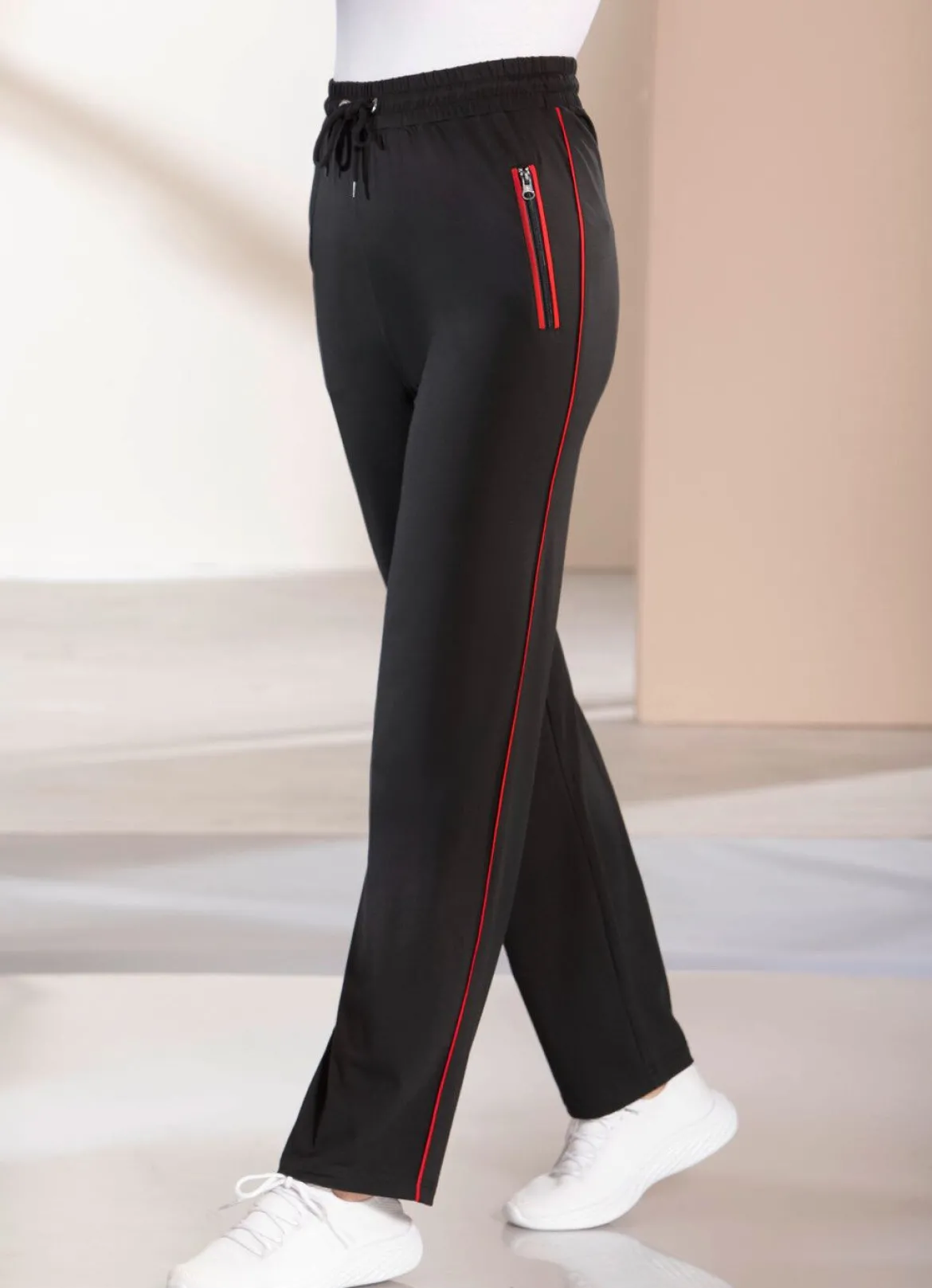 Freizeithose mit Kontrastpaspel