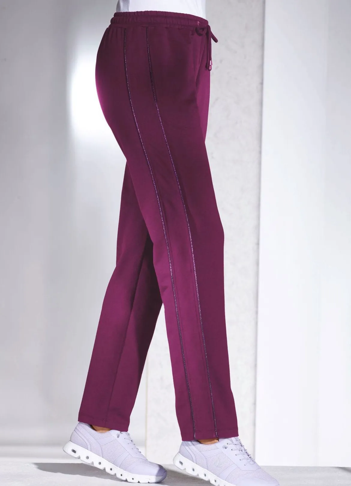 Freizeithose mit seitlichen Paspeln