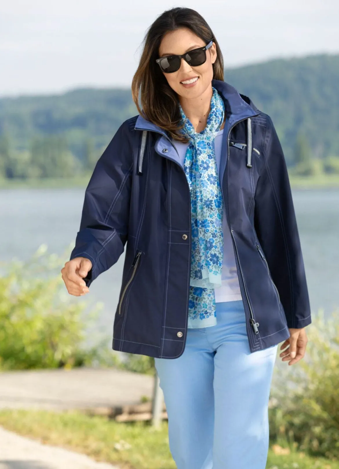 Funktionsjacke mit abnehmbarer Kapuze