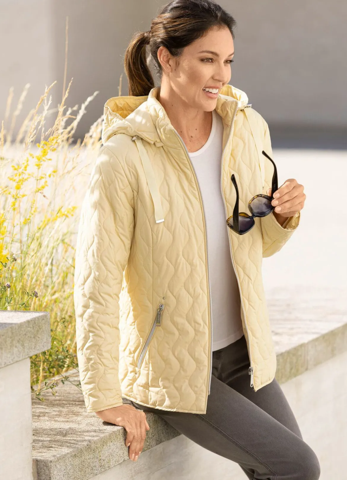 Funktionsjacke mit abnehmbarer Kapuze
