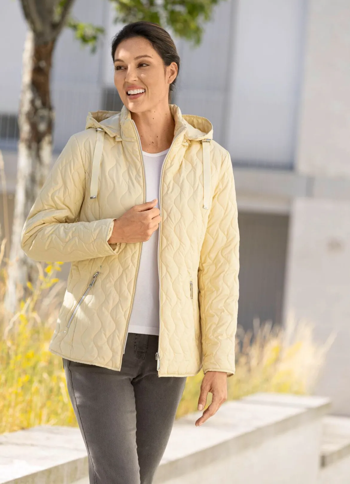 Funktionsjacke mit abnehmbarer Kapuze