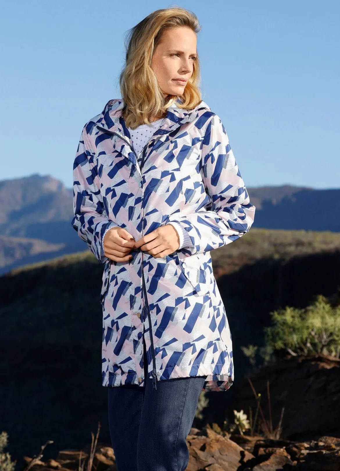 Funktionsjacke mit grafischem Druckdessin