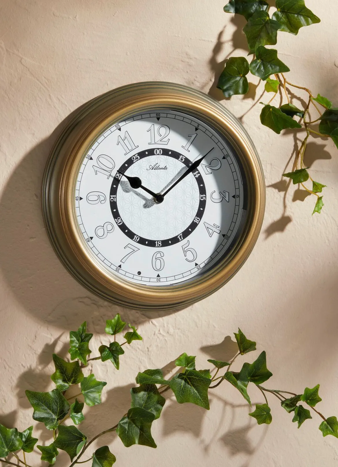 Gartenuhr mit Beleuchtung