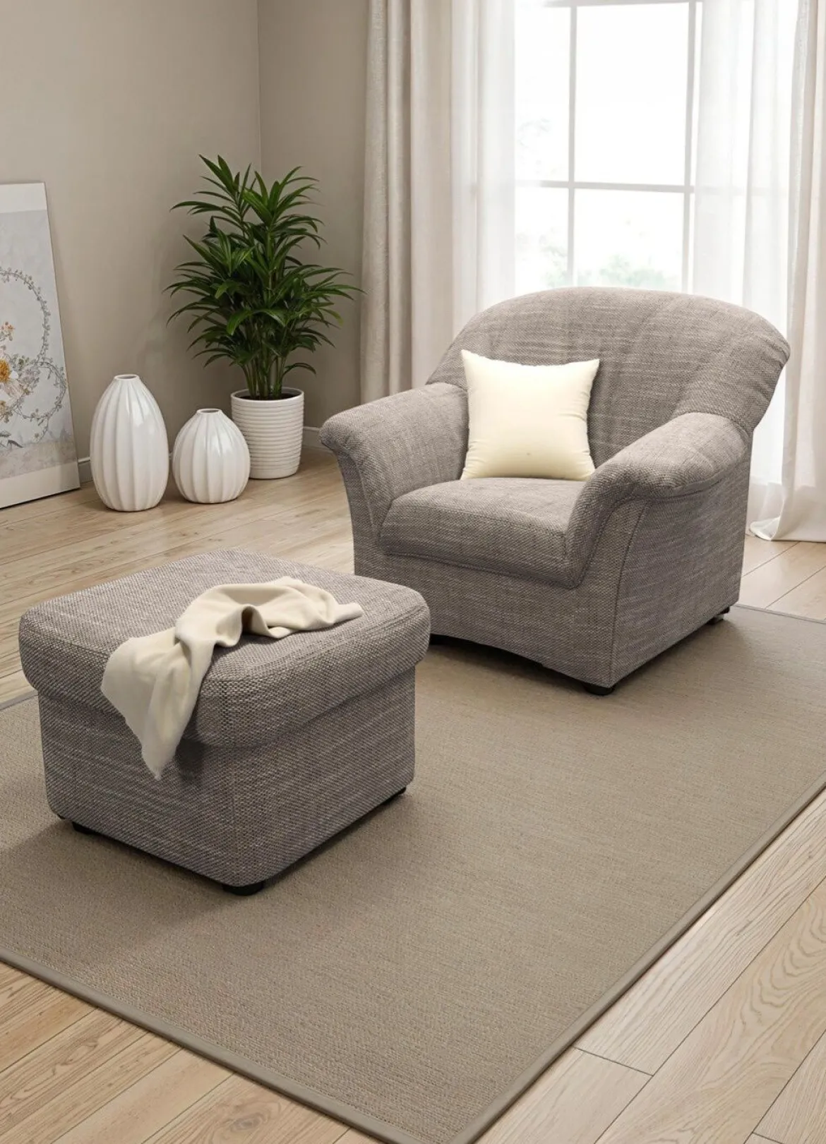 Gemütlicher Sessel und Hocker