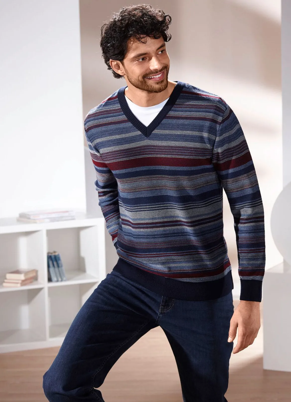Gestreifter V-Pullover in 2 Farben