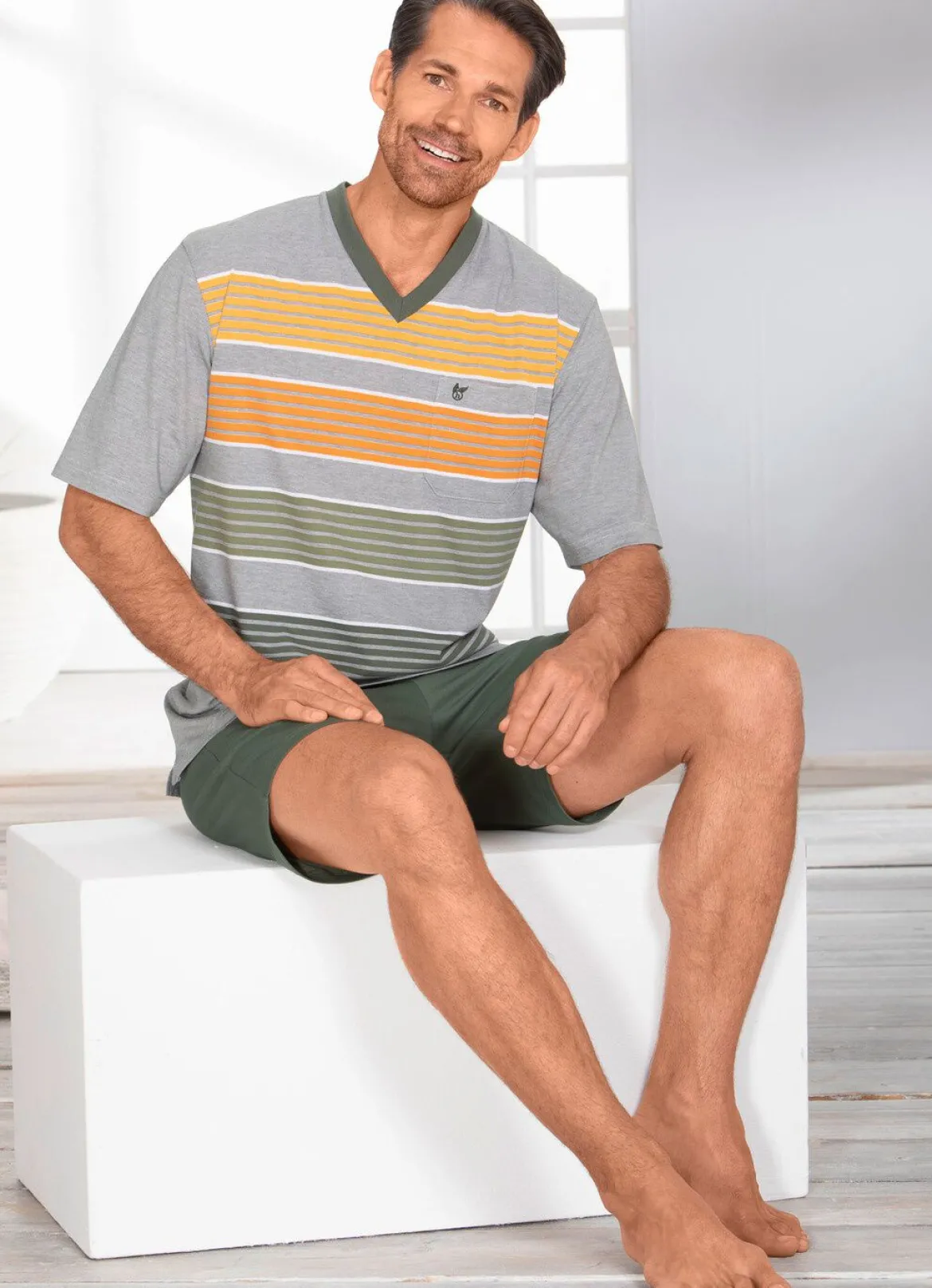 Hajo Shorty mit V-Ausschnitt