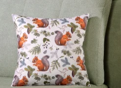 Herbstlicher Kissenbezug mit Eichhörnchen-Motiv