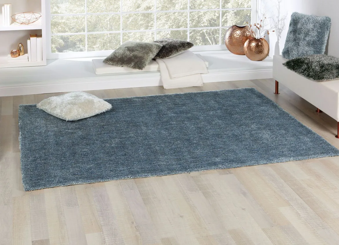 Hochflor-Teppiche und Kissen mit Baumwoll-Rückseite