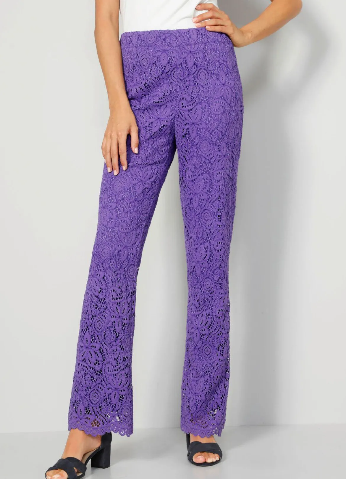 Hose aus floraler Spitze