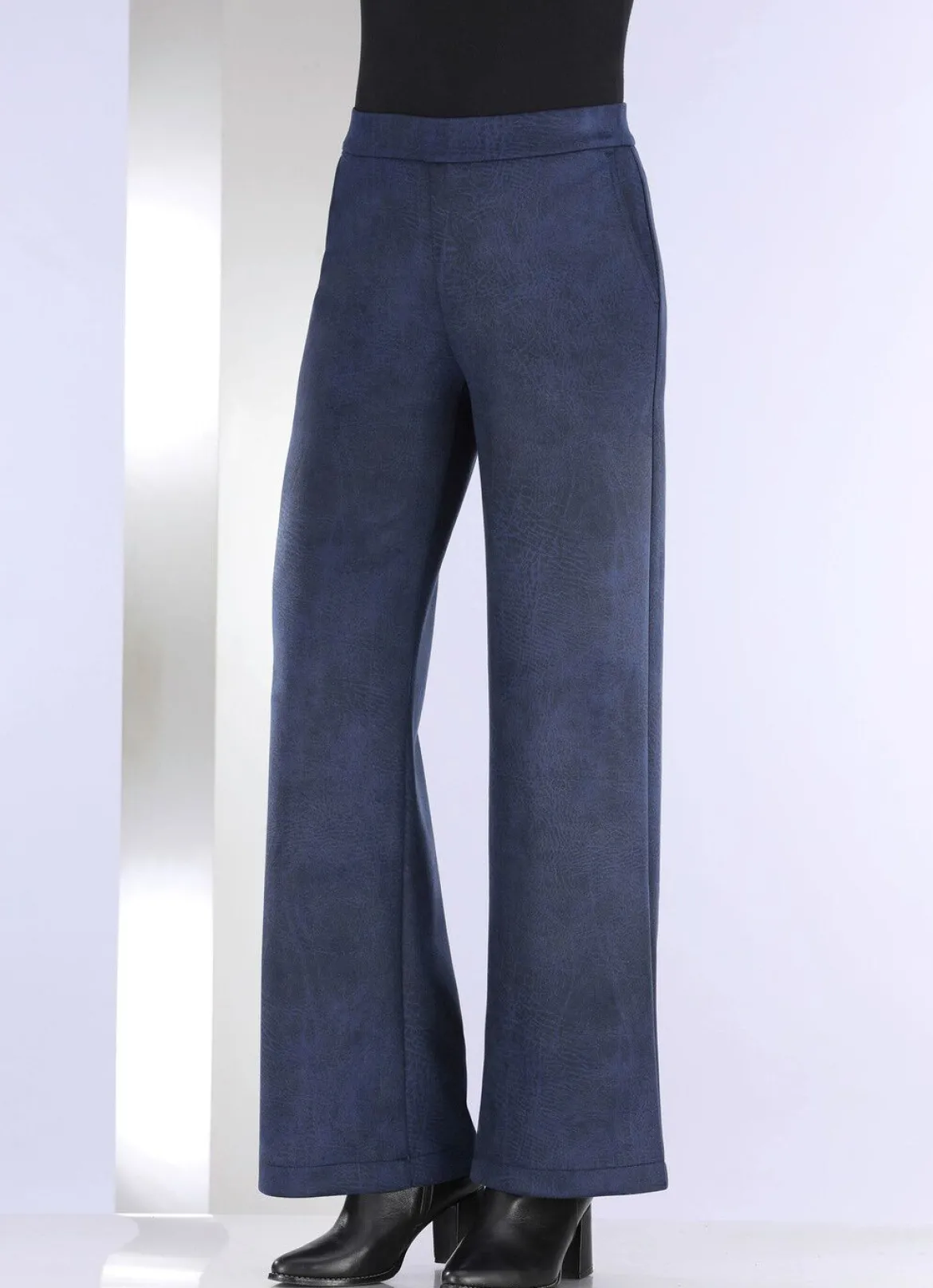 Hose in bequemer Weite