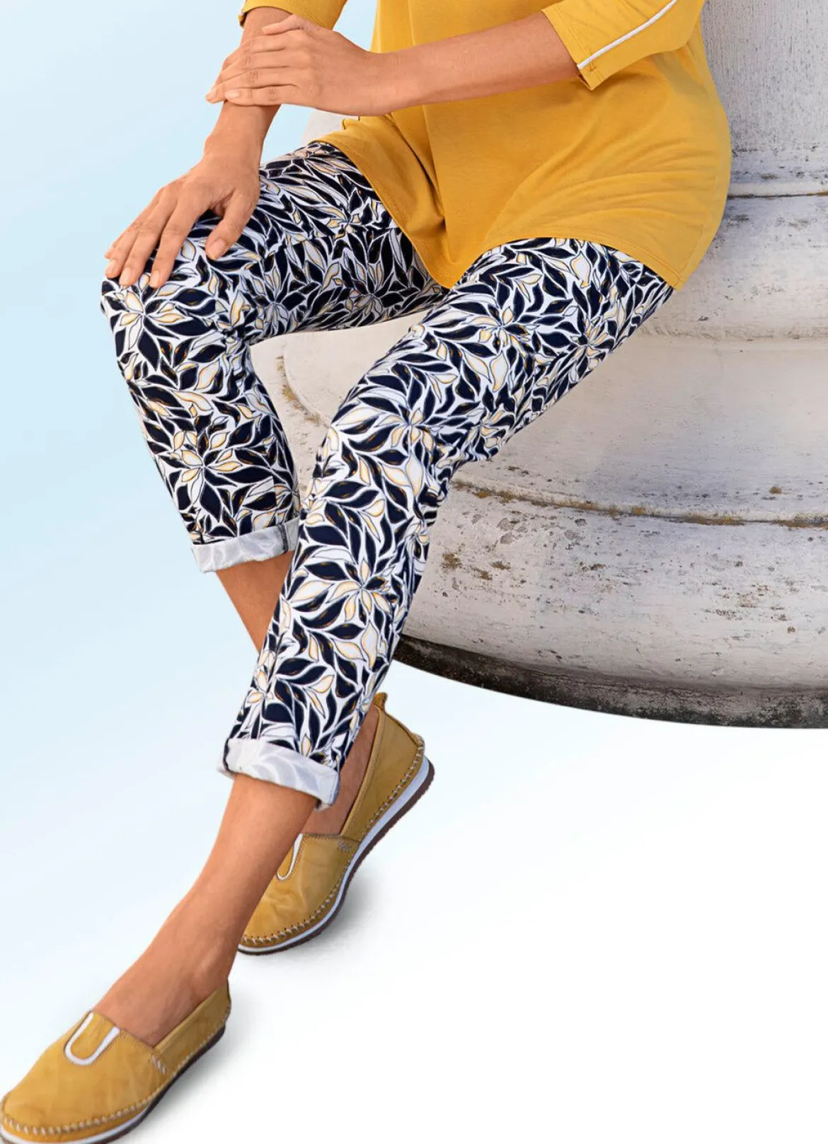 Hose mit aparter Floral-Dessinierung