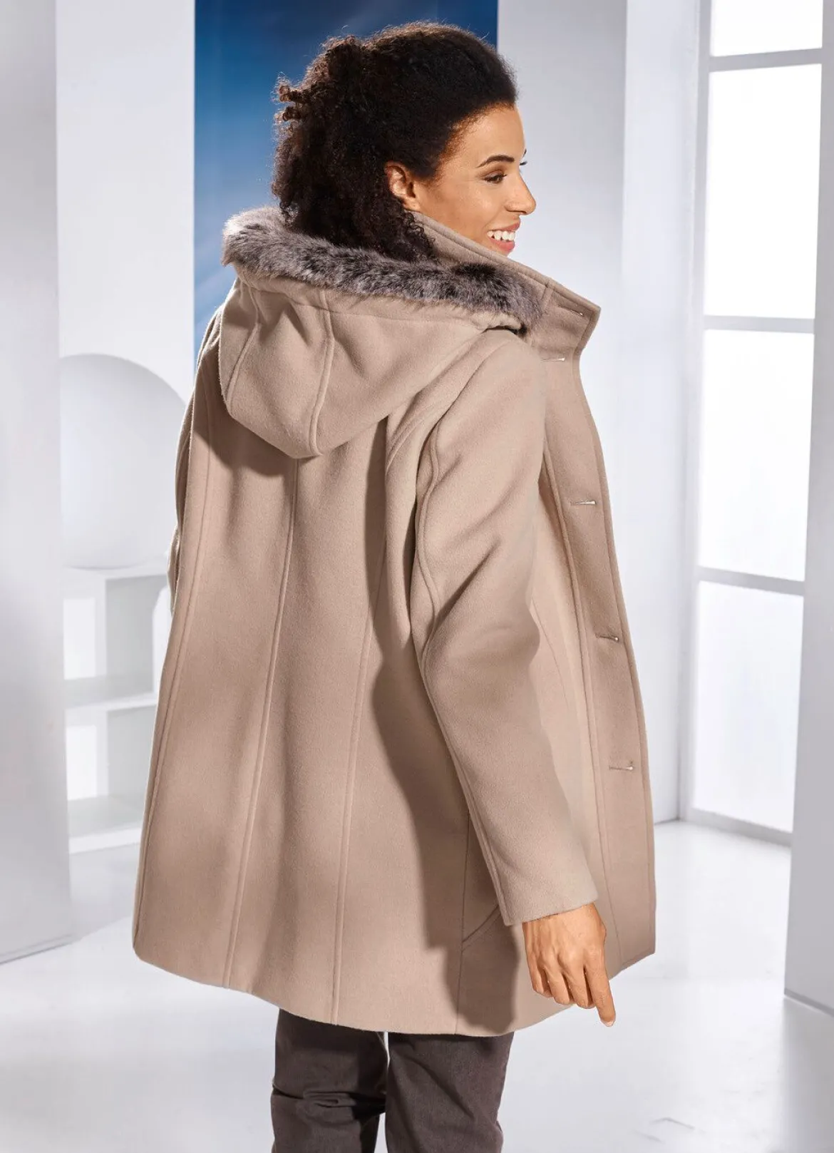 Jacke mit abnehmbarem Kubstpelz-Besatz