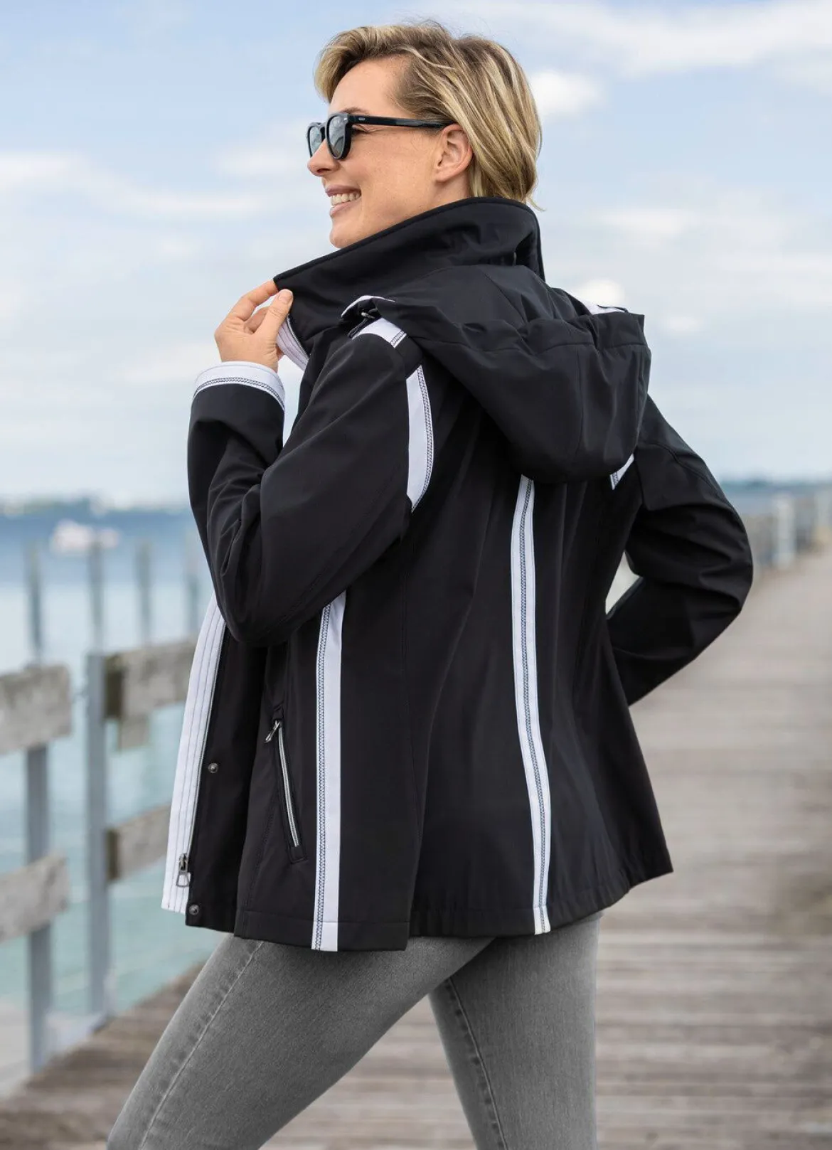 Jacke mit abnehmbarer Kapuze
