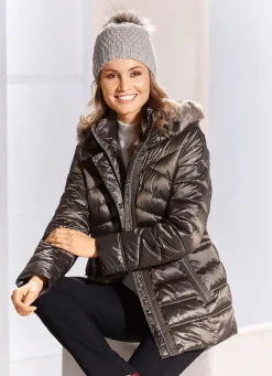 Jacke mit abnehmbarer Kapuze