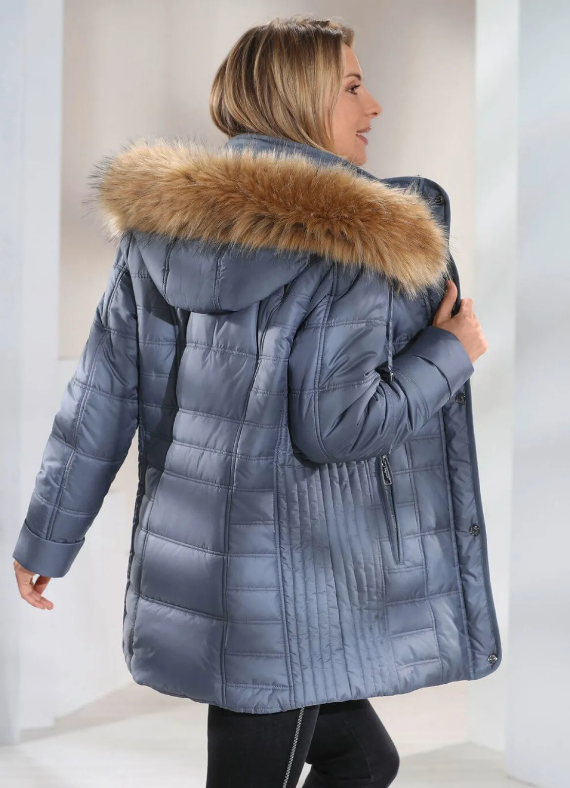 Jacke mit abnehmbarer Kapuze