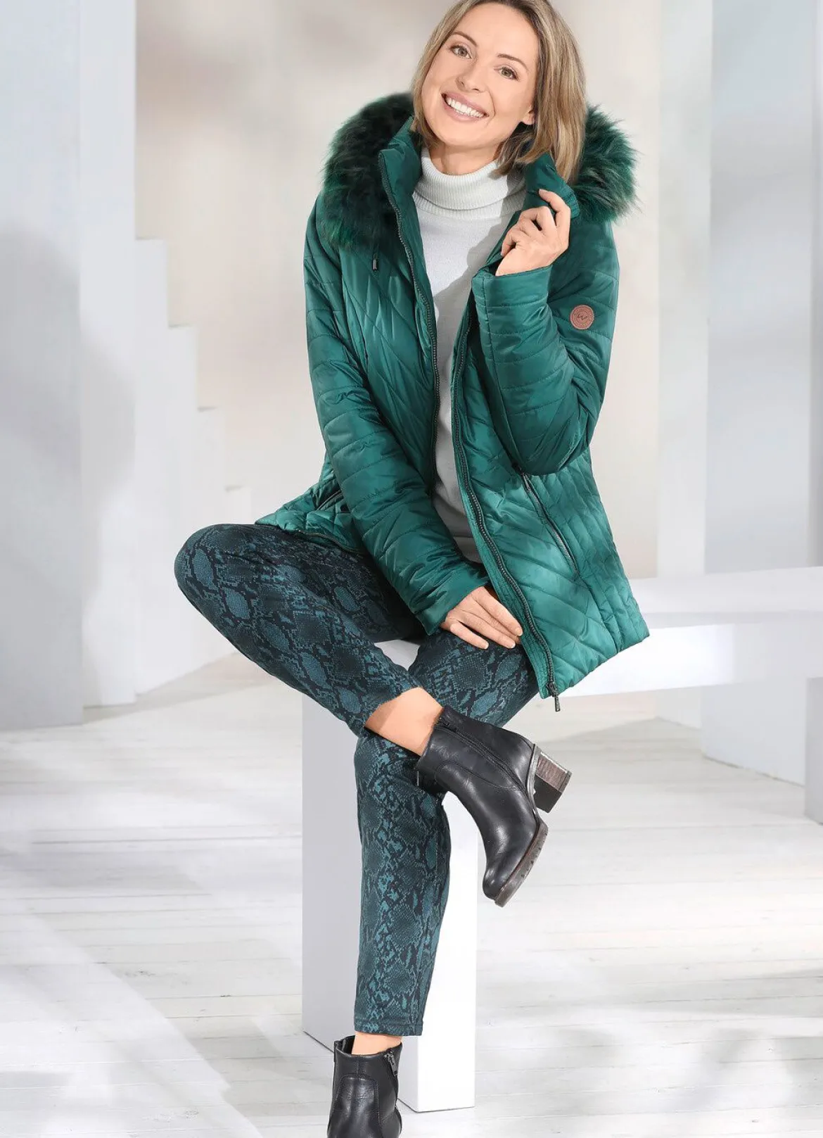 Jacke mit abnehmbarer Kapuze