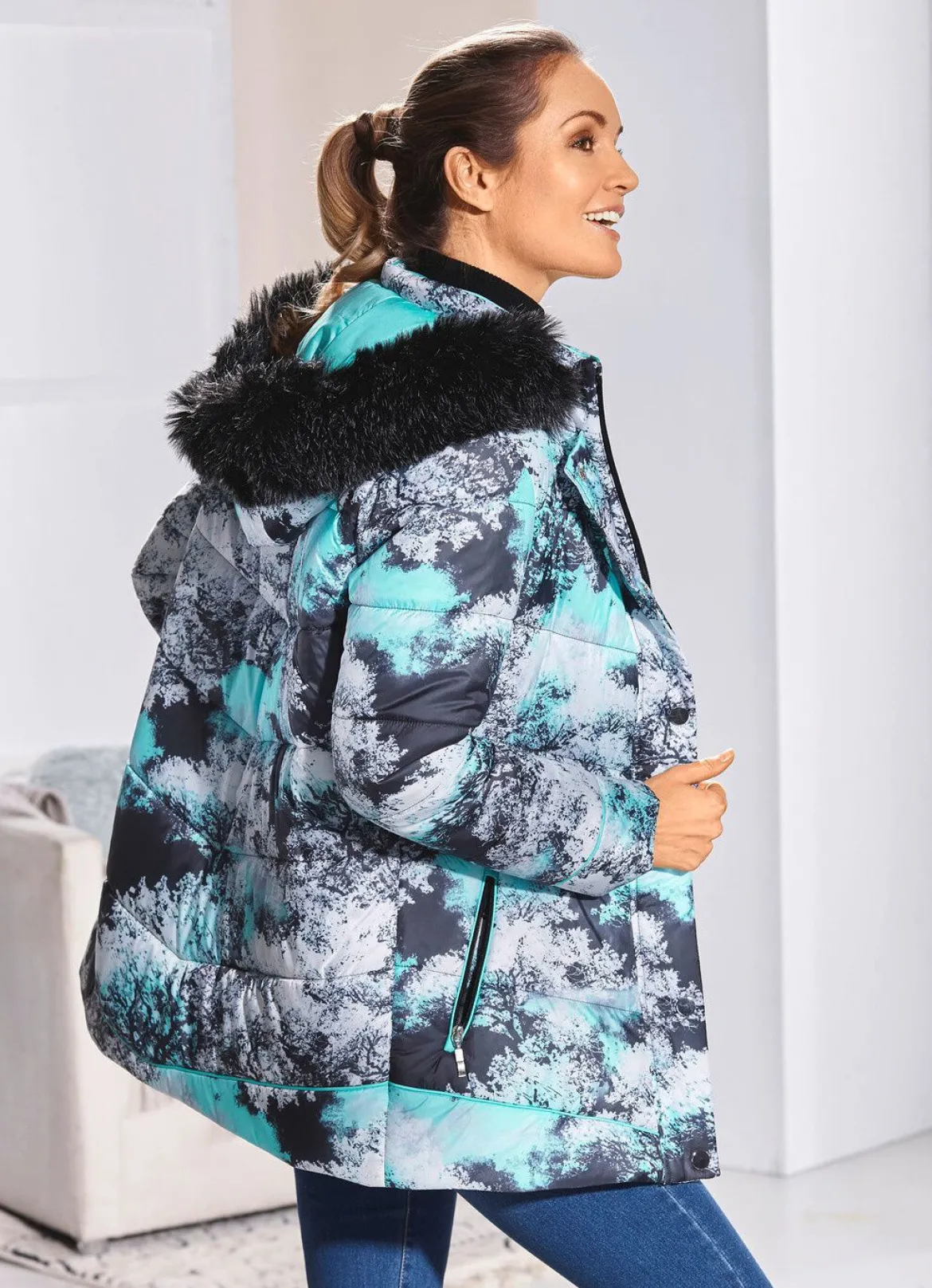 Jacke mit abnehmbarer Kapuze