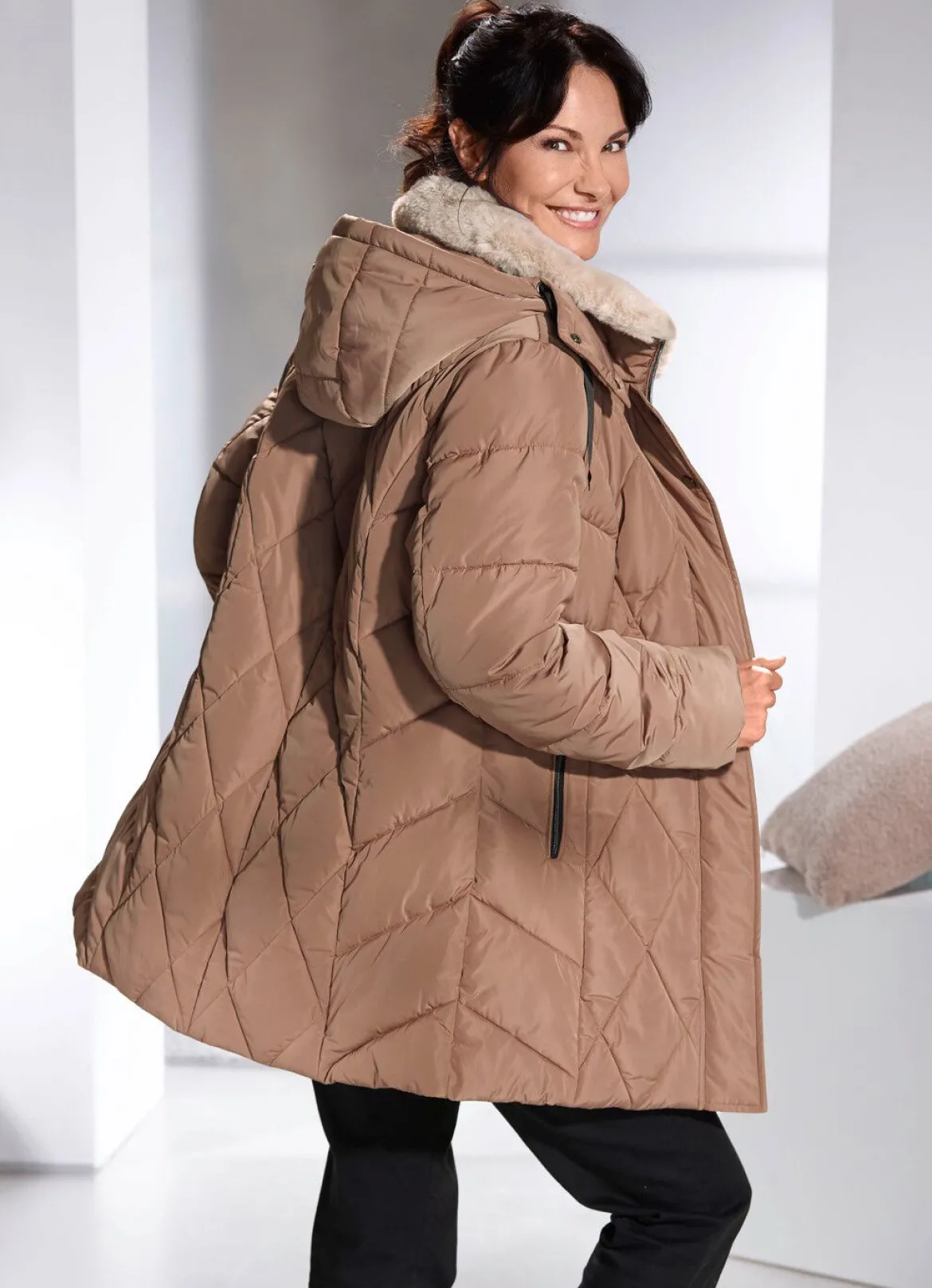 Jacke mit Kunstpelz-Besatz am Kragen