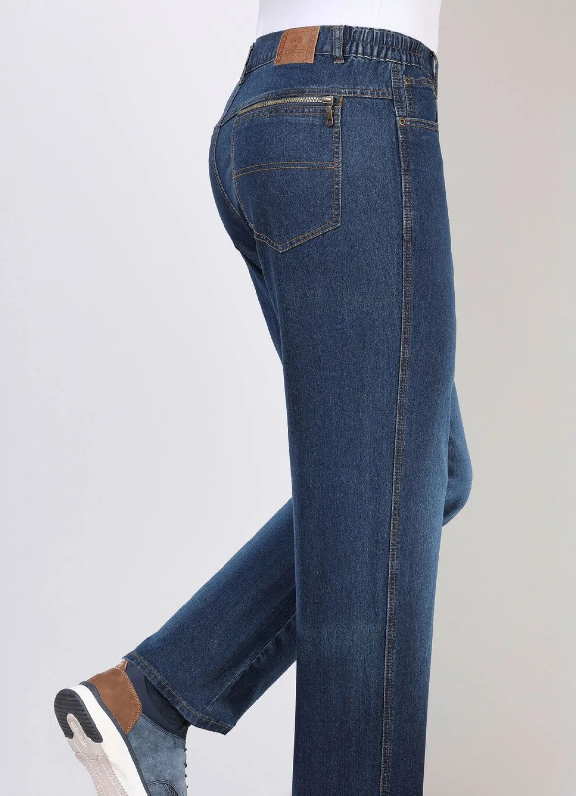 Jeans mit Dehnbundeinsätzen in 3 Farben