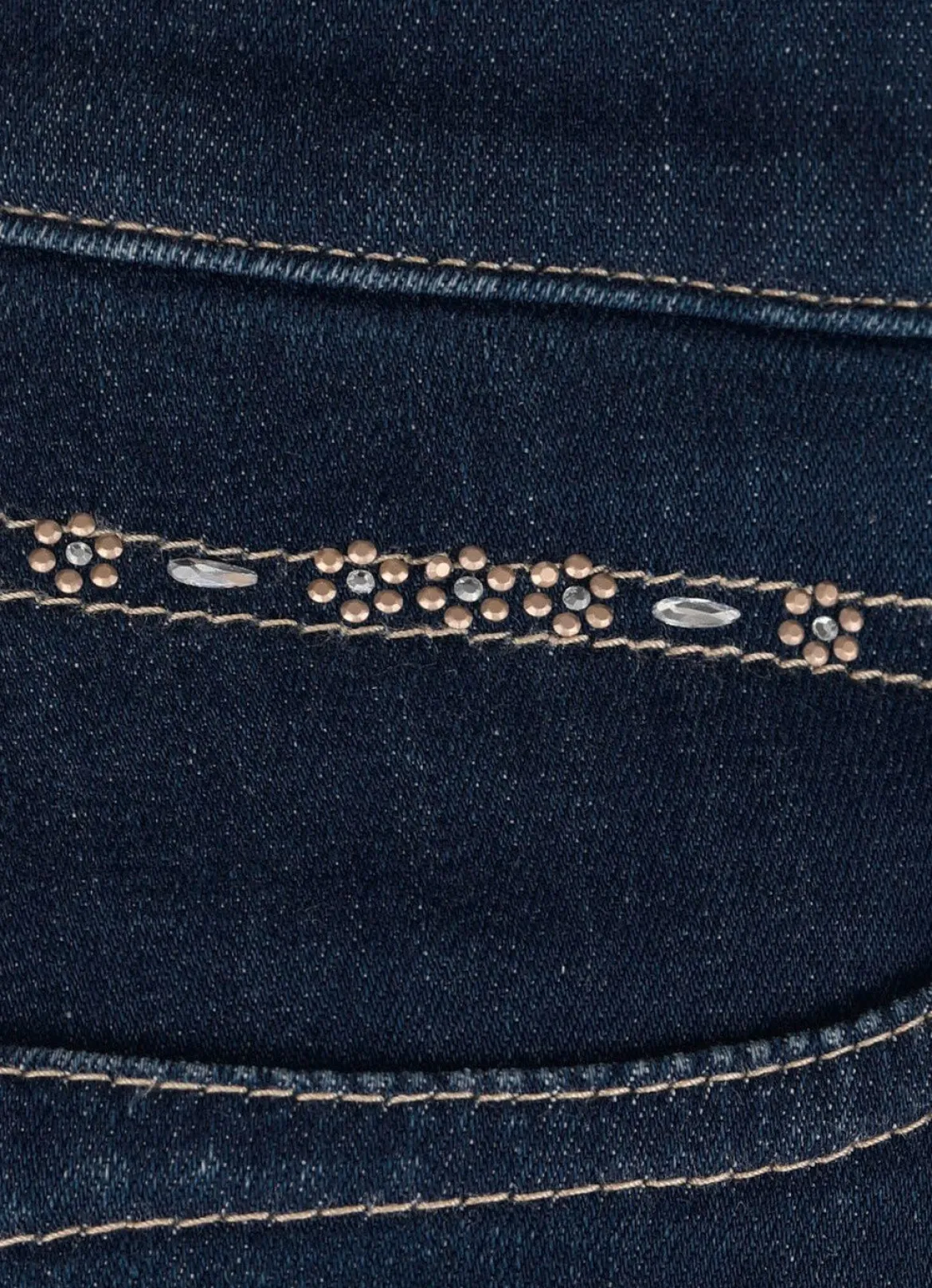 Jeans mit dezenter Strasszier
