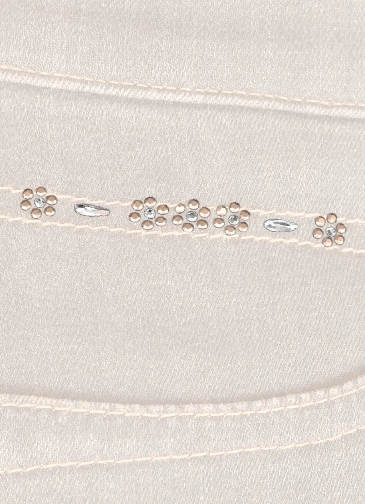 Jeans mit dezenter Strasszier