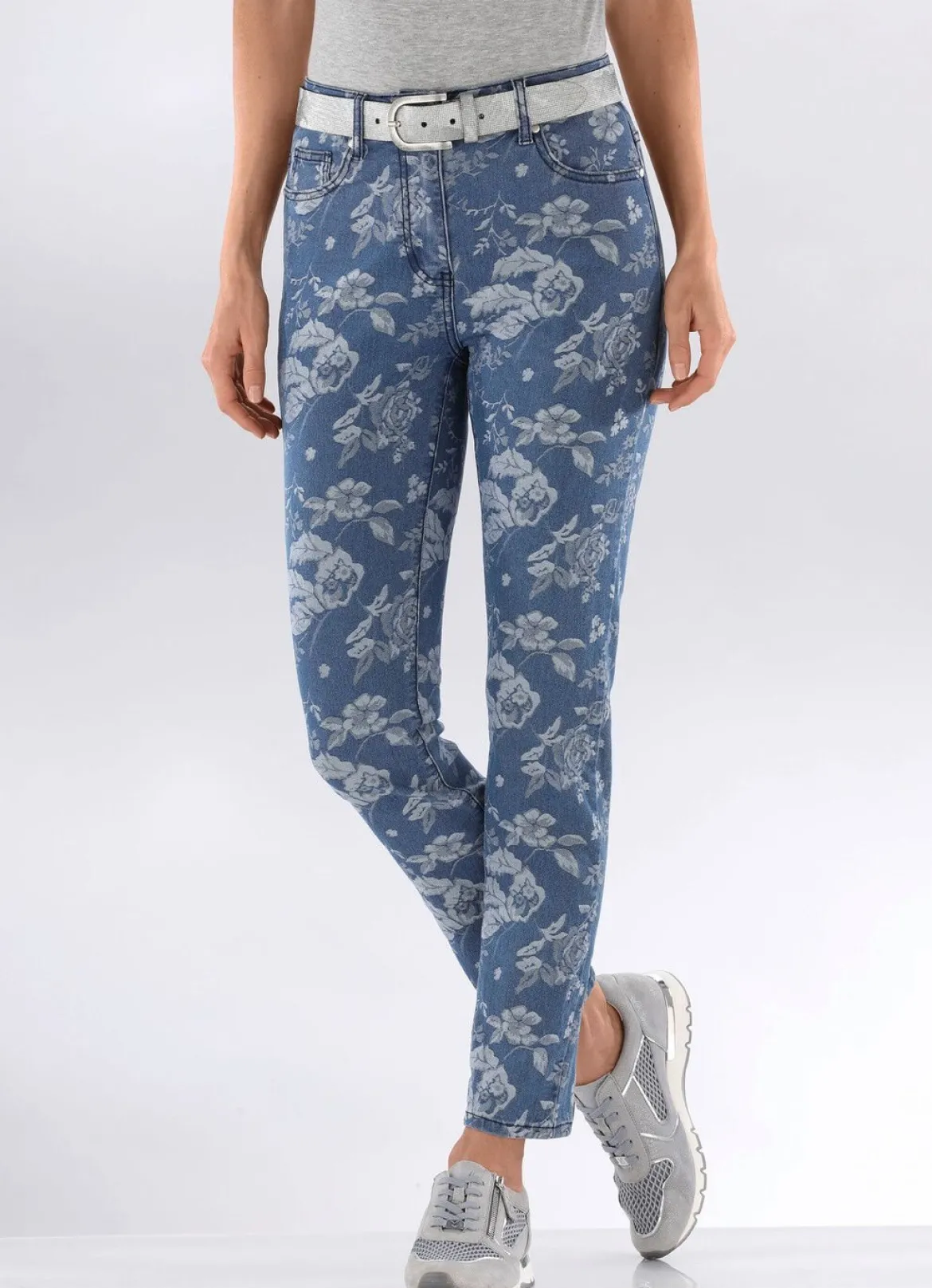 Jeans mit floraler Dessinierung