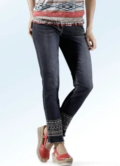 Jeans mit Stickerei im Ethno-Stil