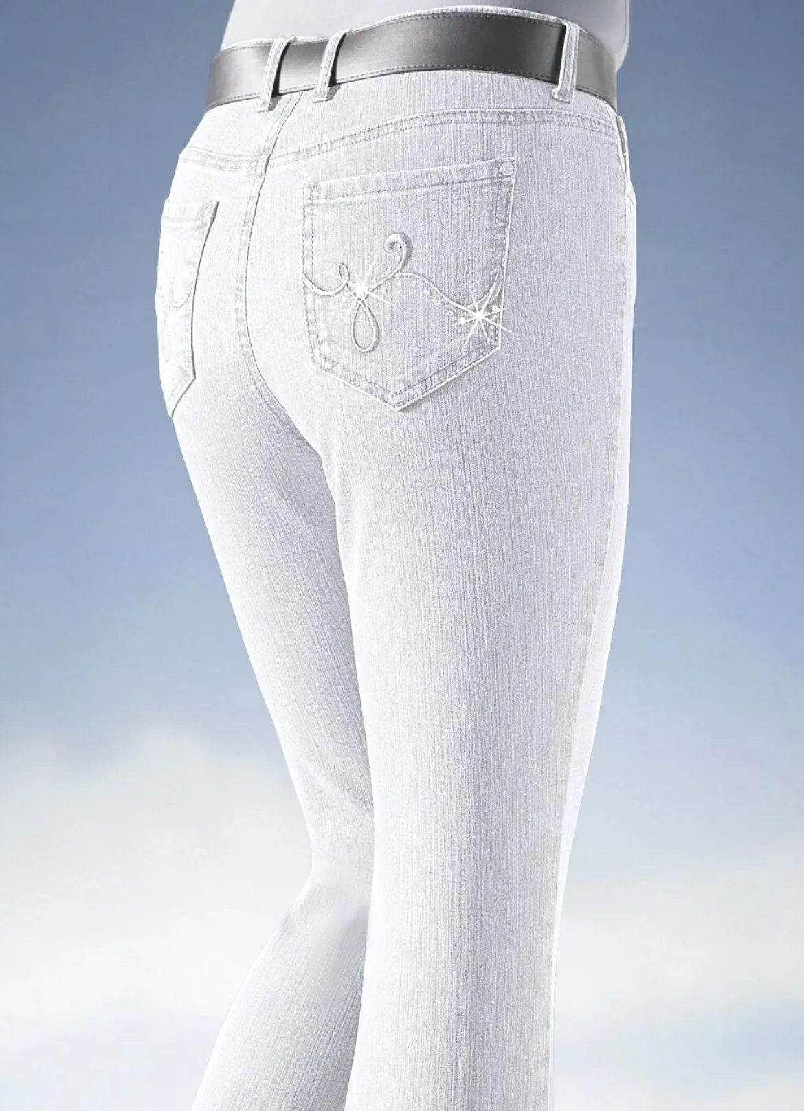 Jeans mit Strasssteinchen