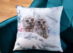 Kissenbezug in Samtoptik mit Schneeeulen-Motiv
